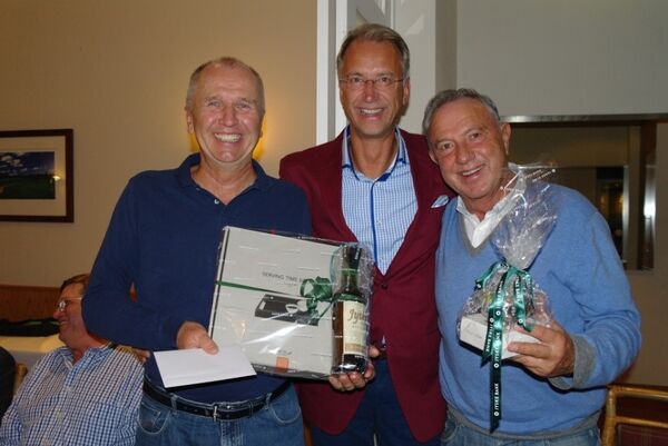 Der Sieger der Jyske Bank Birdie Challenger Jens Herzbach , Sponsor Thies Reimers (W.Hohn/Zweiter)